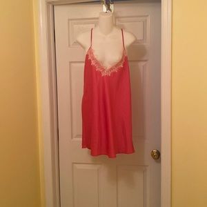 Fredericks of Hollywood size medium pink nighty/slip/nightgown with lace trim